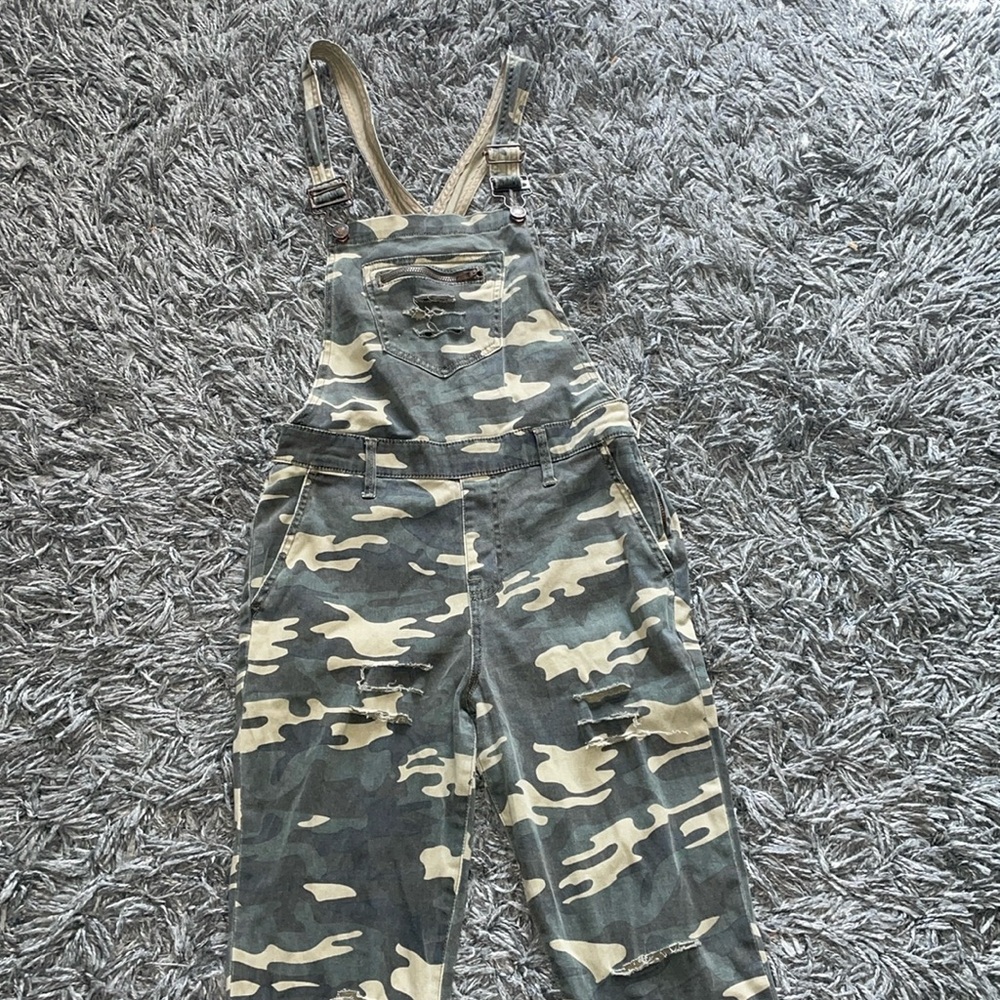 Forever 21 camo overall size small